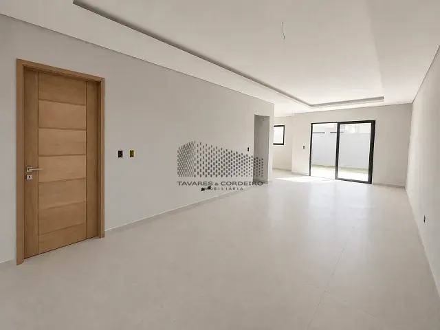 Sobrado com 131m² 3 quartos e 3 banheiros, à venda, no bairro Vargem Grande em Pinhais