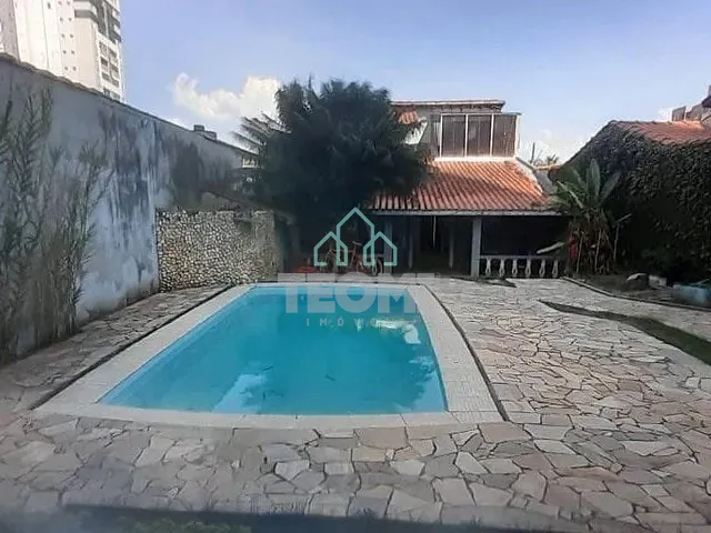 Sobrado com 510m² 5 quartos e 5 banheiros, à venda, no bairro Vila São José em Taubaté