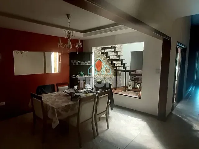Sobrado com 510m² 5 quartos e 5 banheiros, à venda, no bairro Vila São José em Taubaté