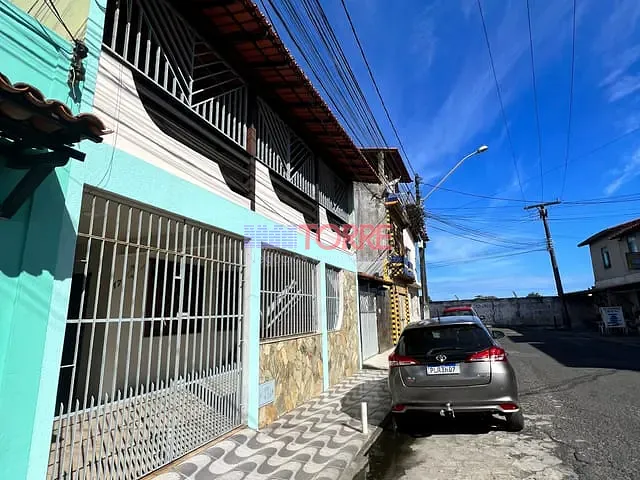 Sobrado com 179m² 4 quartos e 3 banheiros, à venda, no bairro Conquista em Ilhéus
