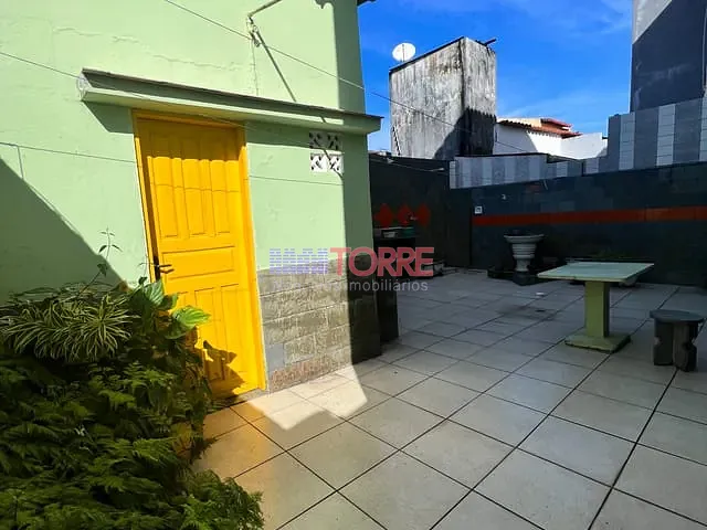 Sobrado com 179m² 4 quartos e 3 banheiros, à venda, no bairro Conquista em Ilhéus