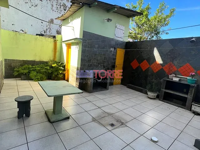 Sobrado com 179m² 4 quartos e 3 banheiros, à venda, no bairro Conquista em Ilhéus