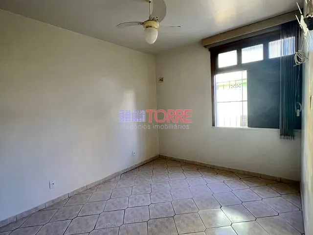 Sobrado com 179m² 4 quartos e 3 banheiros, à venda, no bairro Conquista em Ilhéus