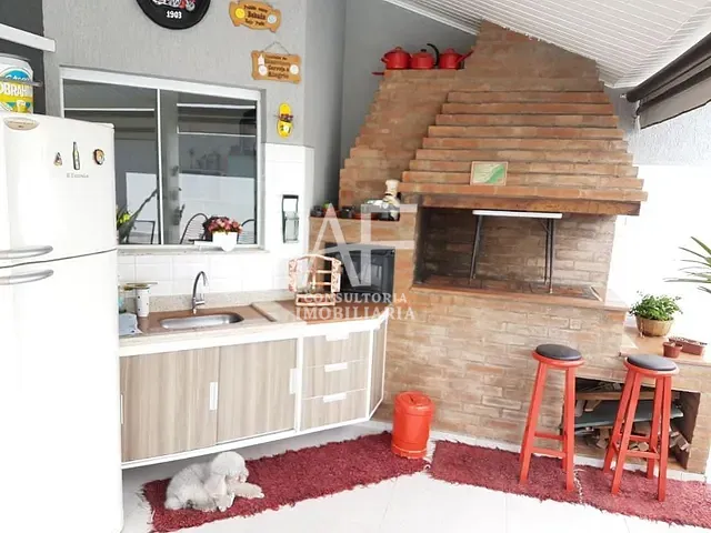 Sobrado com 500m² 4 quartos e 3 banheiros, à venda, no bairro Piracangaguá (Chácara Flórida) em Taubaté