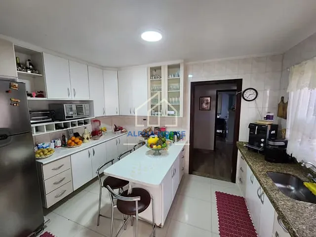 Sobrado com 175m² 4 quartos e 3 banheiros, à venda, no bairro Jardim Santa Luzia em Pindamonhangaba
