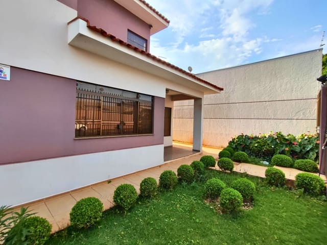 Sobrado com 380m² 3 quartos e 2 banheiros, à venda, no bairro Vila Agari em Apucarana