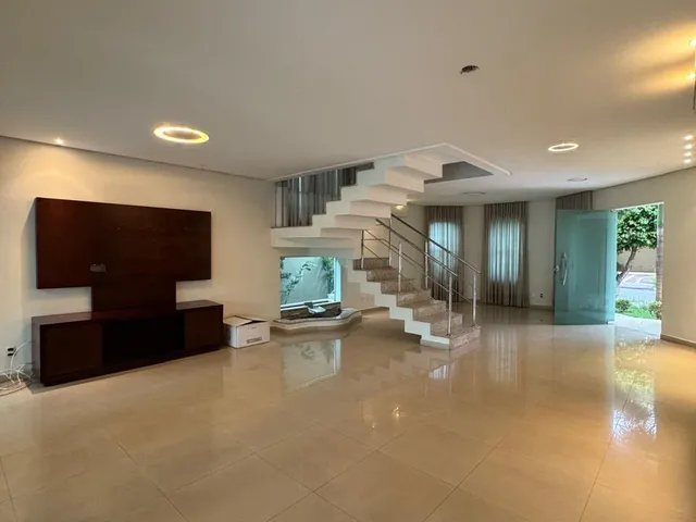 Sobrado com 450m² 4 quartos e 3 banheiros, para alugar, no bairro Loteamento Portal do Sol II em Goiânia