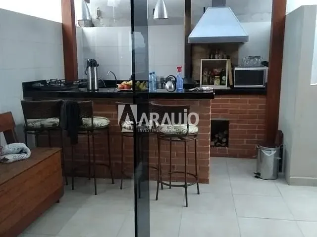 Sobrado com 200m² 3 quartos e 1 banheiro, à venda, no bairro Cidade Nova em Itajaí