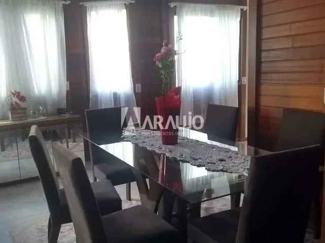 Sobrado com 200m² 3 quartos e 1 banheiro, à venda, no bairro Cidade Nova em Itajaí