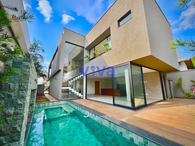 Sobrado 4 quartos e 5 banheiros, à venda, no bairro Jardins Madri em Goiânia