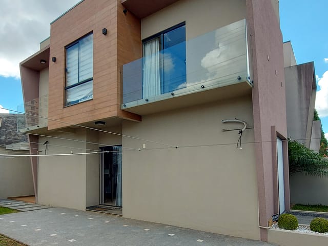 Sobrado com 150m² 2 quartos e 3 banheiros, à venda, no bairro Orfãs em Ponta Grossa