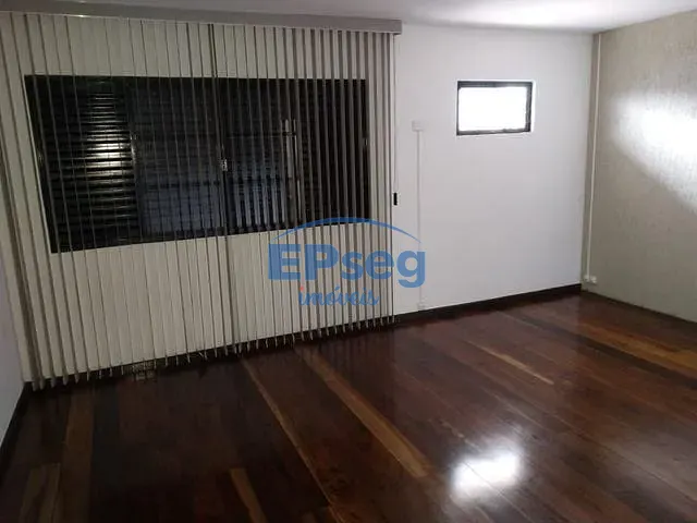 Sobrado com 375m² 4 quartos e 3 banheiros, à venda, no bairro Iguaçu em Londrina