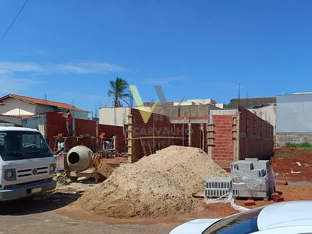 Sobrado com 150m² 3 quartos e 3 banheiros, à venda, no bairro Parque Brasilia em Anápolis