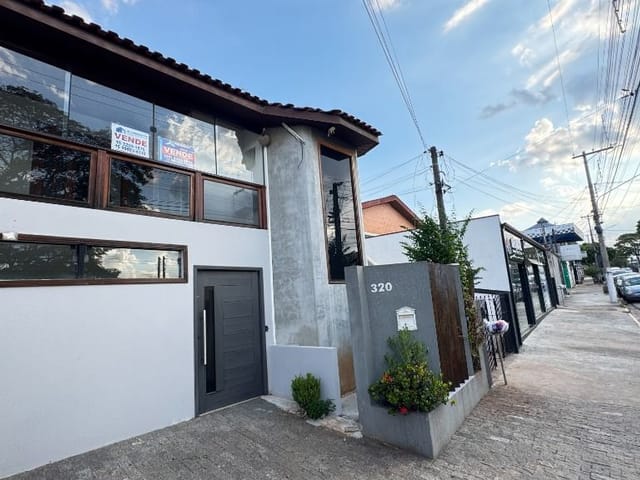 Sobrado com 249m², à venda, no bairro Vila Doutor Laurindo em Tatuí