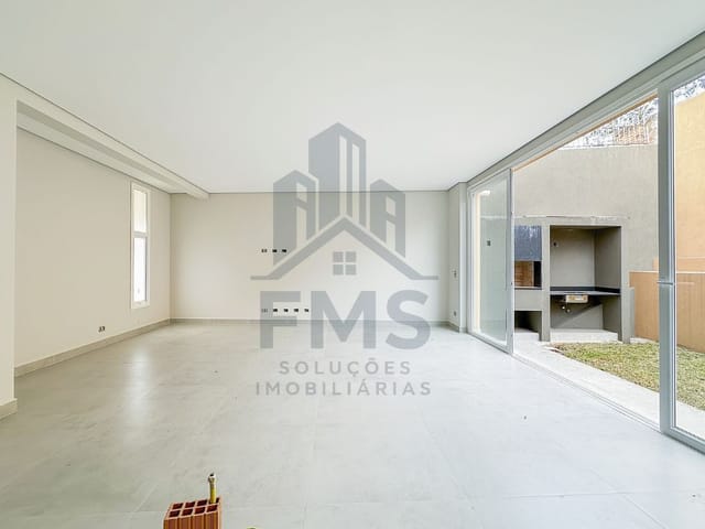 Sobrado com 183m² 3 quartos e 3 banheiros, à venda, no bairro Campo Comprido em Curitiba