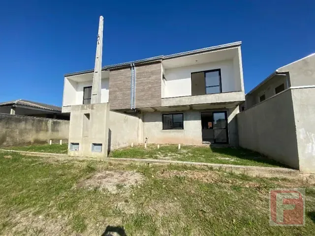 Sobrado 3 quartos e 2 banheiros, à venda, no bairro Pontal do Norte em Itapoá