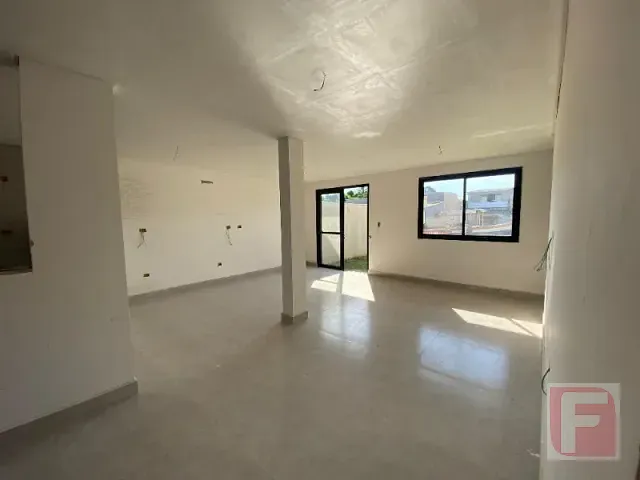 Sobrado 3 quartos e 2 banheiros, à venda, no bairro Pontal do Norte em Itapoá