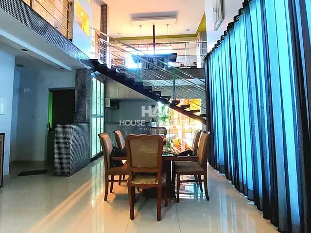 Sobrado com 338m² 7 quartos e 7 banheiros, à venda, no bairro Residencial Recanto do Bosque em Goiânia
