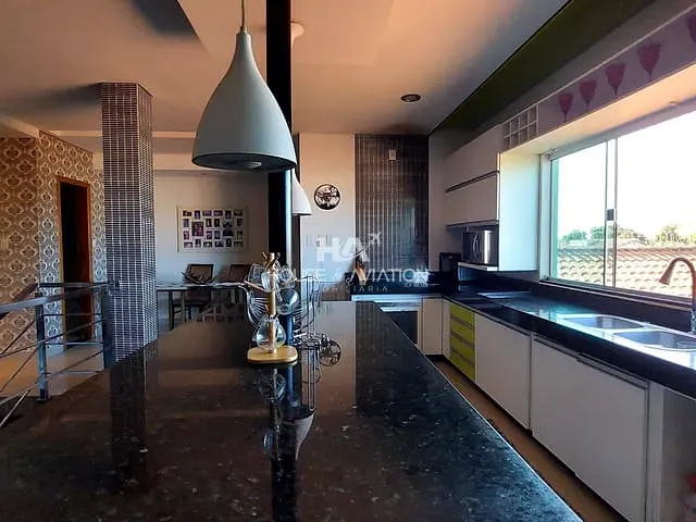 Sobrado com 338m² 7 quartos e 7 banheiros, à venda, no bairro Residencial Recanto do Bosque em Goiânia