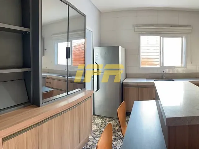 Sobrado com 100m² 3 quartos e 2 banheiros, à venda, no bairro Parque Santo Antônio em Taubaté