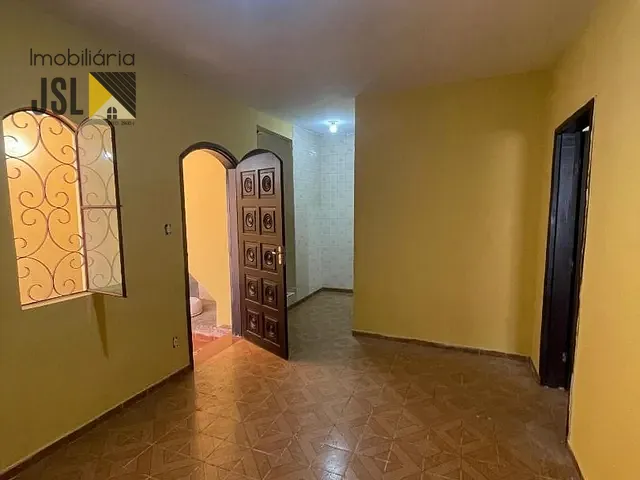 Sobrado com 184m² 3 quartos e 2 banheiros, para alugar, no bairro Vila Bandeirantes em Caçapava