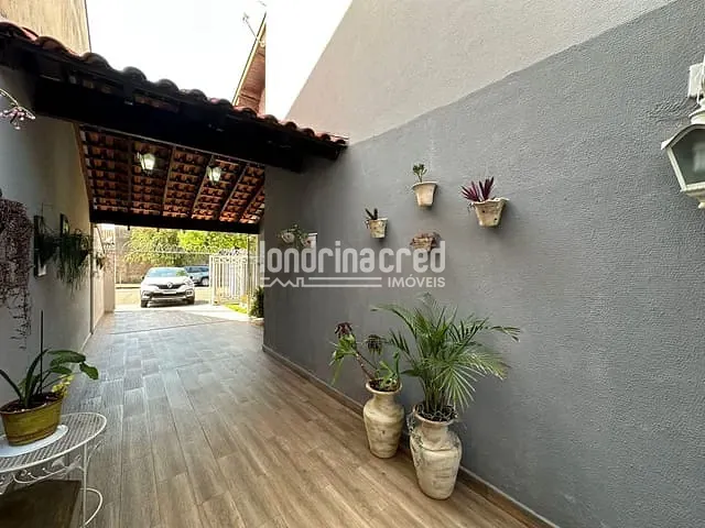 Sobrado com 200m² 3 quartos e 4 banheiros, à venda, no bairro Jardim Neman Sahyun em Londrina