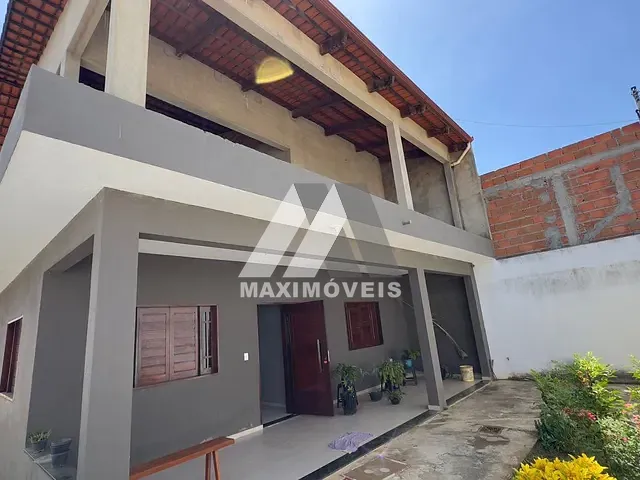 Sobrado com 360m² 4 quartos e 3 banheiros, à venda, no bairro São Francisco em Araçuaí
