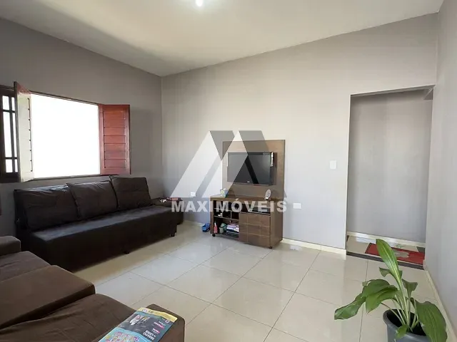 Sobrado com 360m² 4 quartos e 3 banheiros, à venda, no bairro São Francisco em Araçuaí