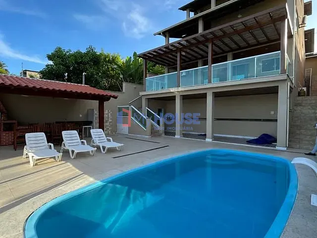 Sobrado 4 quartos e 4 banheiros, à venda, no bairro Olivença em Ilhéus