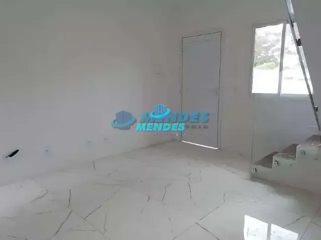 Sobrado 2 quartos e 1 banheiro, para alugar, no bairro Dona Mercedes em Gravataí
