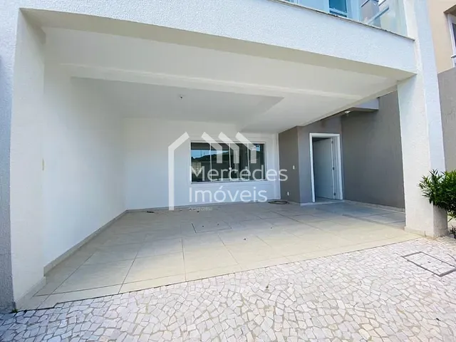 Sobrado com 180m² 3 quartos e 4 banheiros, à venda, no bairro Praia dos Amores em Balneário Camboriú