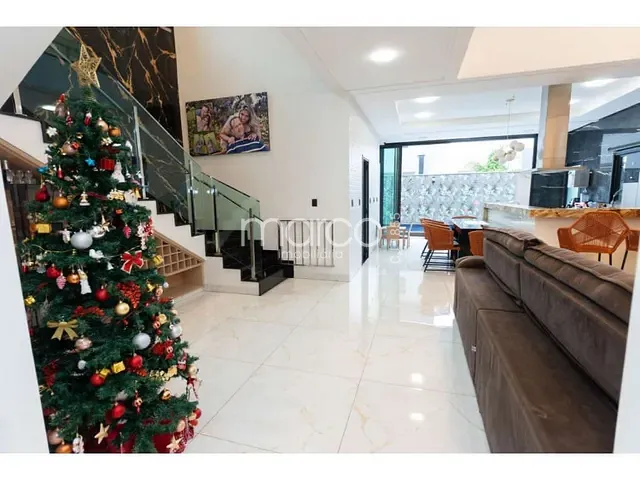 Sobrado com 326m² 4 quartos e 5 banheiros, à venda, no bairro Residencial Parqville Jacarandá em Aparecida de Goiânia