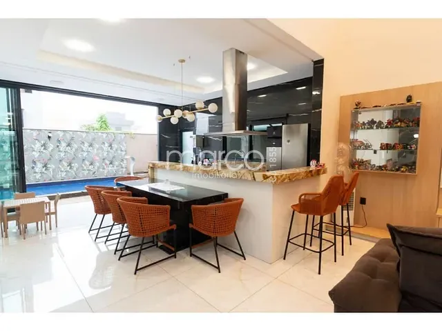 Sobrado com 326m² 4 quartos e 5 banheiros, à venda, no bairro Residencial Parqville Jacarandá em Aparecida de Goiânia
