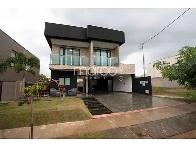Sobrado com 326m² 4 quartos e 5 banheiros, à venda, no bairro Residencial Parqville Jacarandá em Aparecida de Goiânia