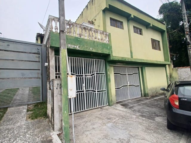 Sobrado 3 quartos e 3 banheiros, à venda, no bairro Vila São Benedito em Pindamonhangaba