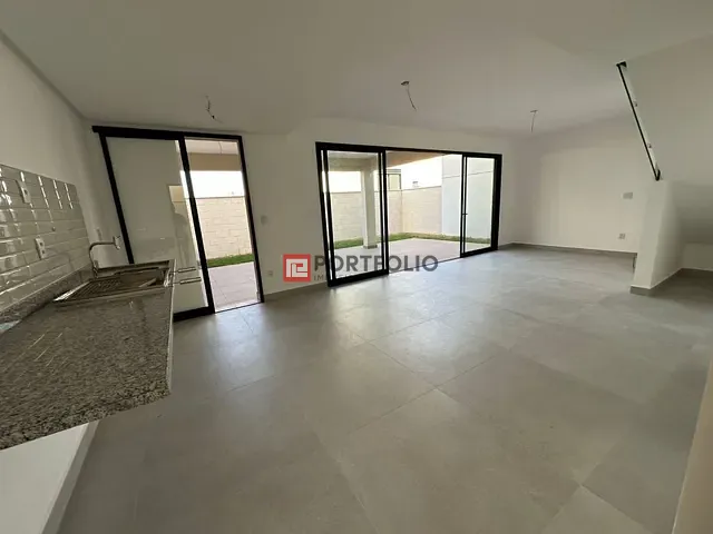 Sobrado com 200m² 4 quartos e 4 banheiros, à venda, no bairro Conjunto Residencial Storil em Aparecida de Goiânia