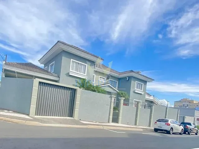 Sobrado com 299m² 4 quartos e 2 banheiros, à venda, no bairro Orfãs em Ponta Grossa