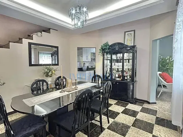 Sobrado com 299m² 4 quartos e 2 banheiros, à venda, no bairro Orfãs em Ponta Grossa
