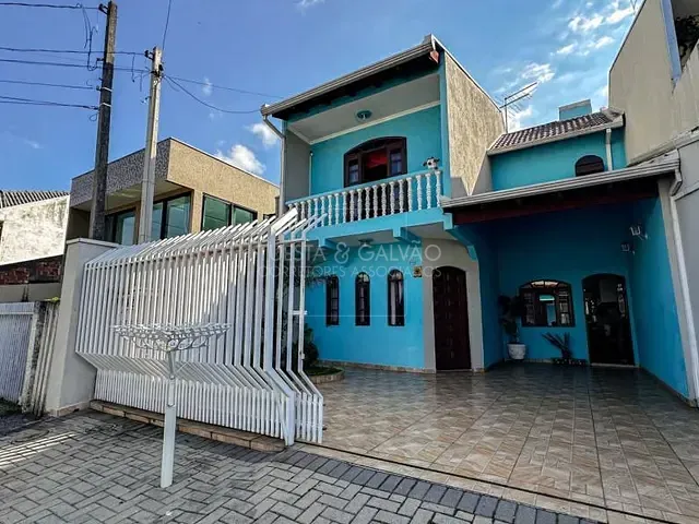 Sobrado com 250m² 5 quartos e 4 banheiros, à venda, no bairro Fazendinha em Curitiba