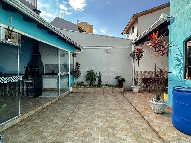 Sobrado com 250m² 5 quartos e 4 banheiros, à venda, no bairro Fazendinha em Curitiba