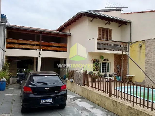 Sobrado com 250m² 4 quartos e 4 banheiros, à venda, no bairro Mogi Moderno em Mogi das Cruzes