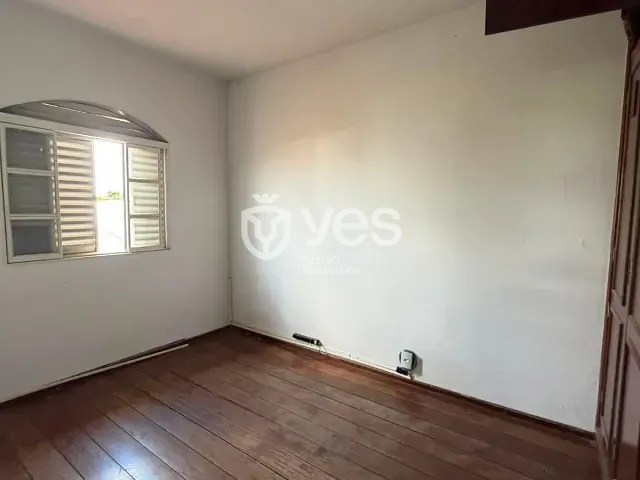 Sobrado 3 quartos e 2 banheiros, para alugar, no bairro São Geraldo em Araxá