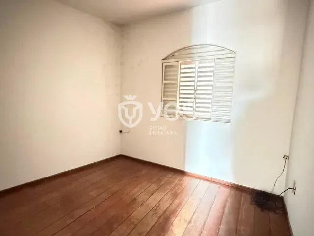 Sobrado 3 quartos e 2 banheiros, para alugar, no bairro São Geraldo em Araxá