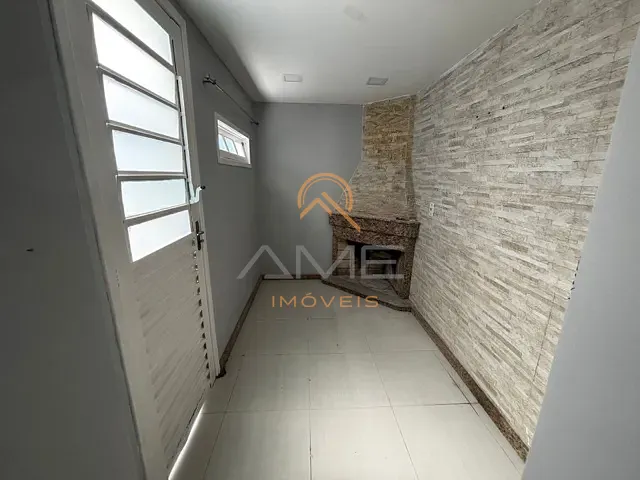 Sobrado 2 quartos e 1 banheiro, à venda, no bairro Areal em Pelotas