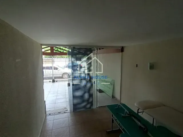 Sobrado com 300m², à venda, no bairro Vila Bourghese em Pindamonhangaba