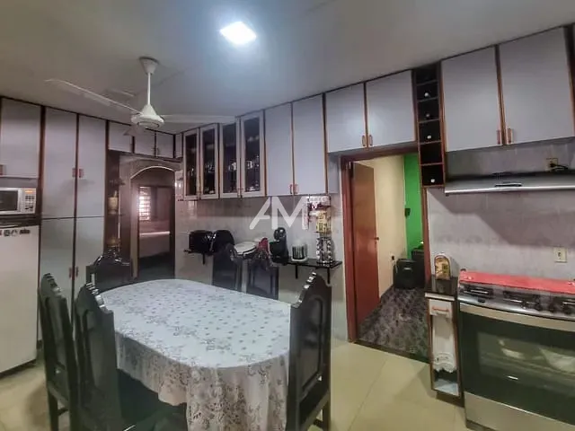 Sobrado com 1280m² 4 quartos e 4 banheiros, à venda, no bairro Setor Habitacional Vicente Pires - Trecho 3 em Brasília