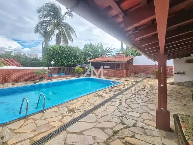 Sobrado com 1280m² 4 quartos e 4 banheiros, à venda, no bairro Setor Habitacional Vicente Pires - Trecho 3 em Brasília