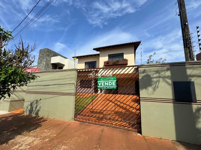 Sobrado com 585m² 4 quartos e 3 banheiros, à venda, no bairro Jardim São Pedro em Apucarana