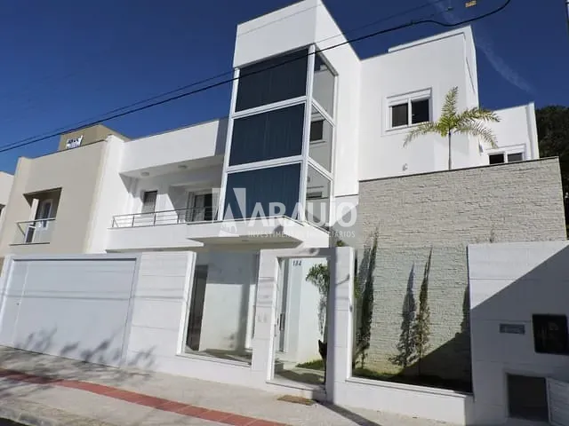 Sobrado com 360m² 5 quartos e 4 banheiros, à venda, no bairro Praia dos Amores em Balneário Camboriú