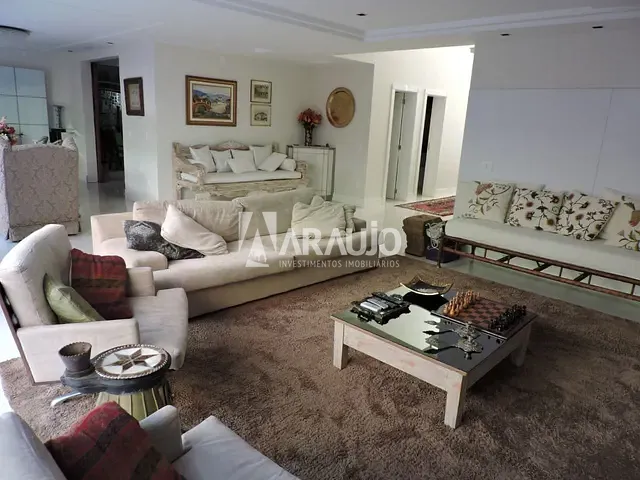 Sobrado com 360m² 5 quartos e 4 banheiros, à venda, no bairro Praia dos Amores em Balneário Camboriú